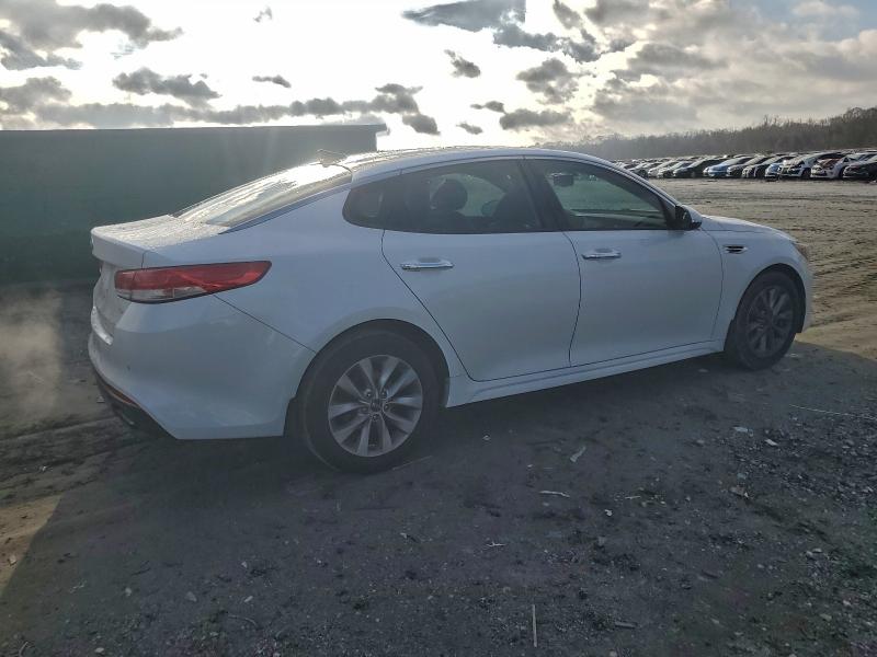 5XXGU4L38GG119438 - 2016 KIA OPTIMA EX WHITE photo 3