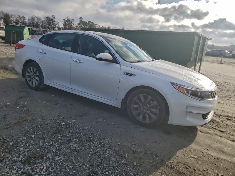 5XXGU4L38GG119438 - 2016 KIA OPTIMA EX WHITE photo 4