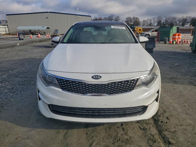 5XXGU4L38GG119438 - 2016 KIA OPTIMA EX WHITE photo 5