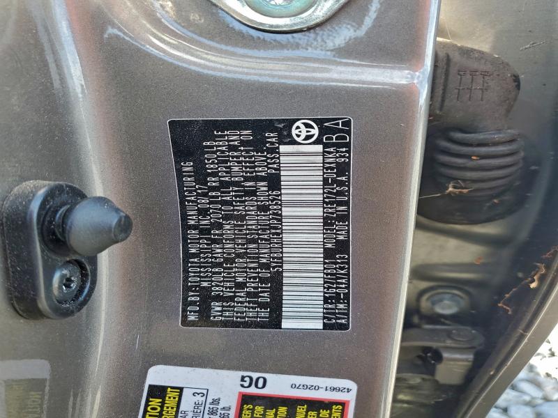 5YFBURHEXJP738526 - 2018 TOYOTA COROLLA L أسمر صورة 12