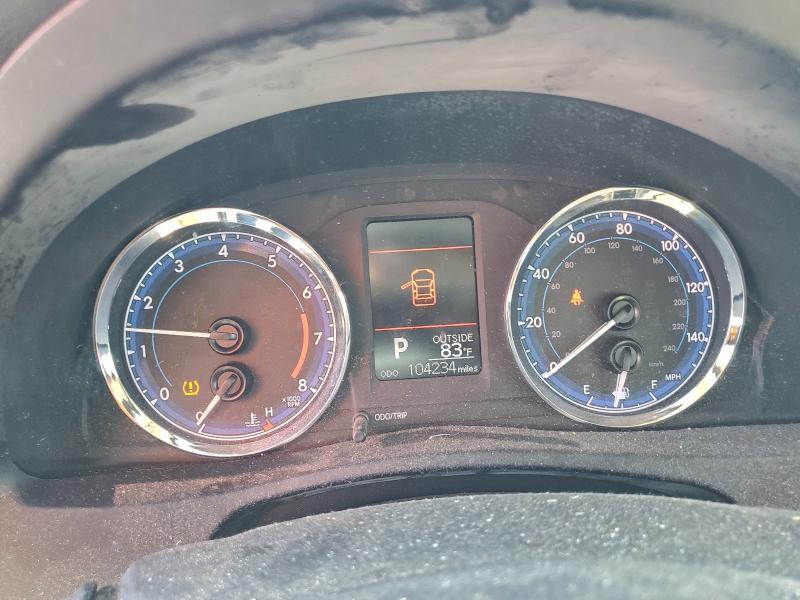 5YFBURHEXJP738526 - 2018 TOYOTA COROLLA L أسمر صورة 9