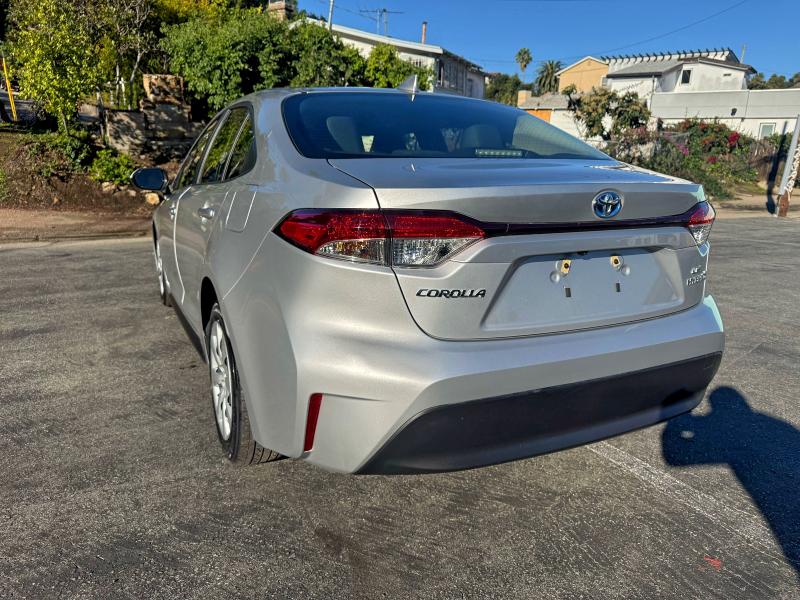 JTDBCMFE6PJ009140 - 2023 TOYOTA COROLLA LE ვერცხლისფერი ფოტო 3