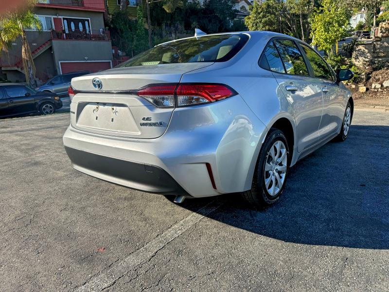 JTDBCMFE6PJ009140 - 2023 TOYOTA COROLLA LE ვერცხლისფერი ფოტო 4