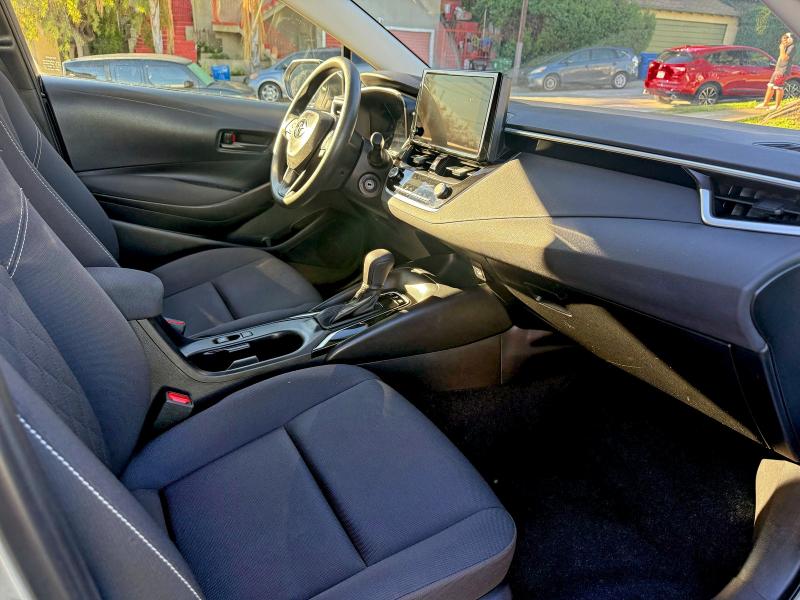 JTDBCMFE6PJ009140 - 2023 TOYOTA COROLLA LE ვერცხლისფერი ფოტო 5