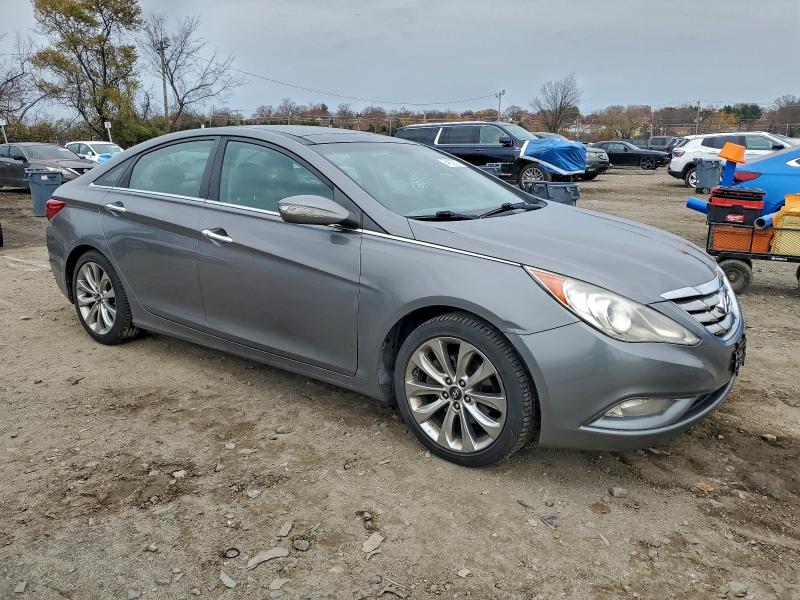 5NPEC4AB0DH559609 - 2013 HYUNDAI SONATA SE 灰色 照片 4