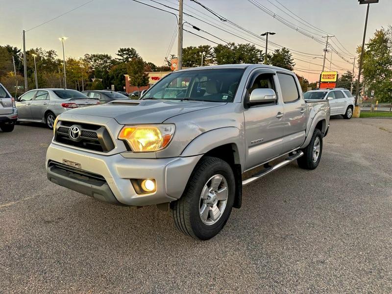 3TMLU4EN6DM109174 - 2013 TOYOTA TACOMA DOUBLE CAB Srebrny zdjęcie 2