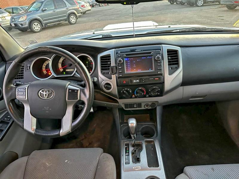 3TMLU4EN6DM109174 - 2013 TOYOTA TACOMA DOUBLE CAB Srebrny zdjęcie 9