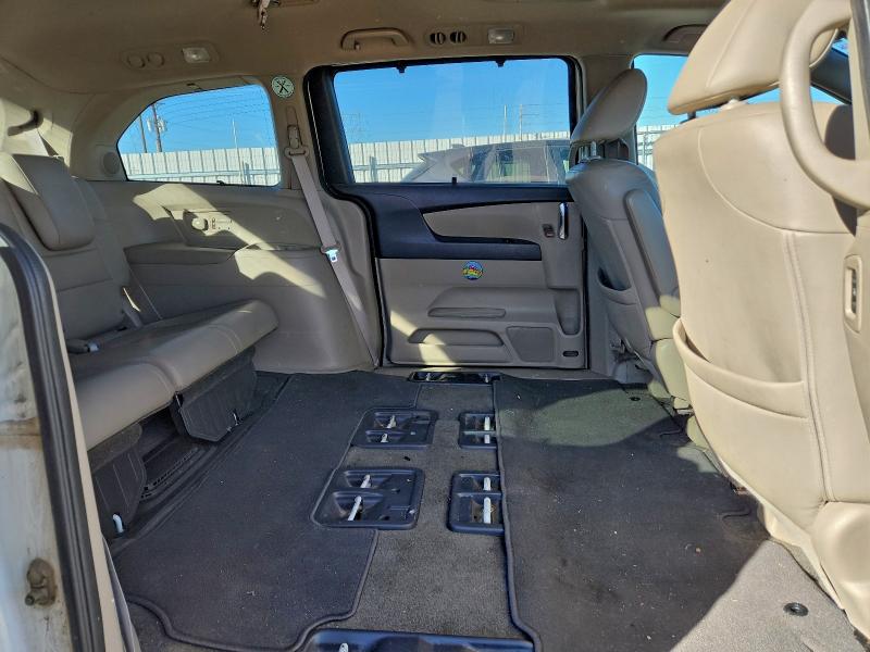 5FNRL5H95EB024723 - 2014 HONDA ODYSSEY TOURING WHITE photo 11