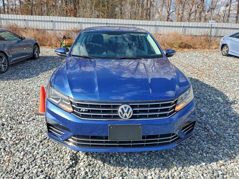 1VWDT7A32HC018484 - 2017 VOLKSWAGEN PASSAT R-LINE Blau Foto 5