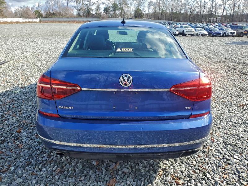 1VWDT7A32HC018484 - 2017 VOLKSWAGEN PASSAT R-LINE Blau Foto 6