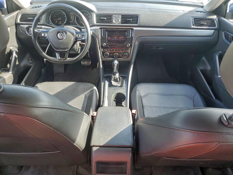 1VWDT7A32HC018484 - 2017 VOLKSWAGEN PASSAT R-LINE Blau Foto 8