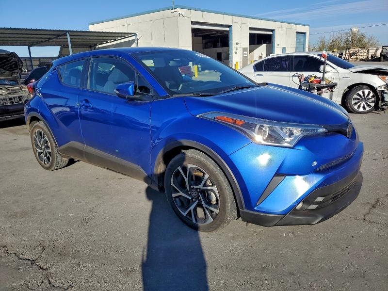 NMTKHMBX5JR052854 - 2018 TOYOTA C-HR XLE Көк фото 4