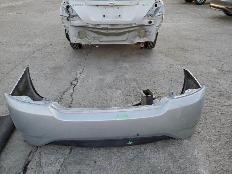 3N1CN7AP7KL879797 - 2019 NISSAN VERSA S 银色 照片 12