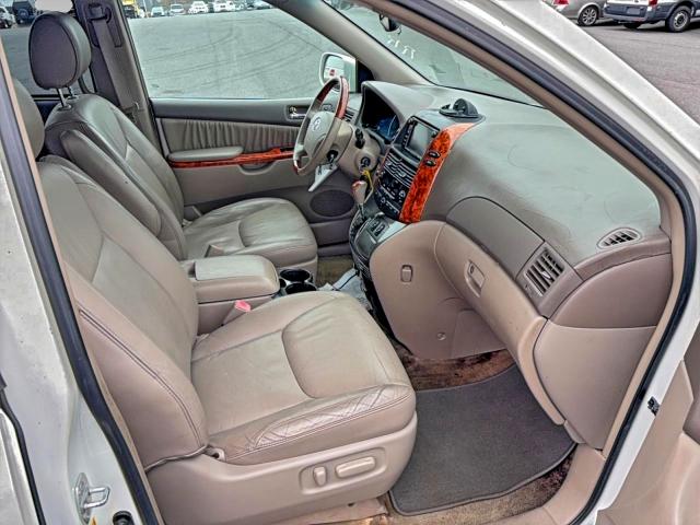 5TDZK22C98S139766 - 2008 TOYOTA SIENNA XLE WHITE photo 5