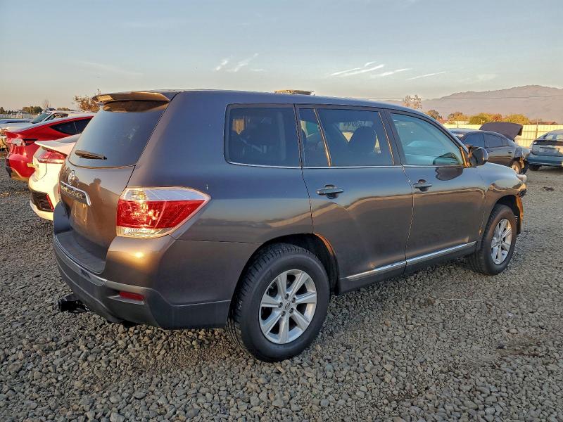 5TDZA3EH3DS043948 - 2013 TOYOTA HIGHLANDER BASE GRAY photo 3