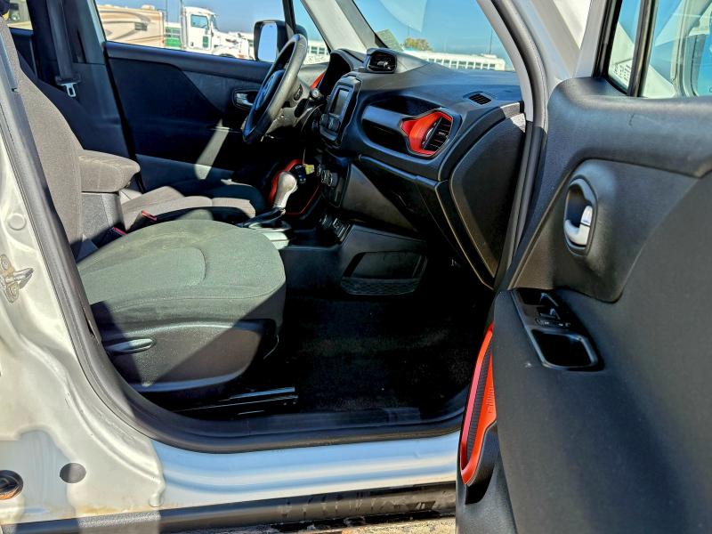 ZACNJBAB4LPL50466 - 2020 JEEP RENEGADE SPORT WHITE photo 5