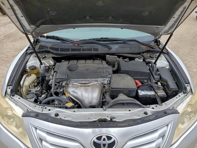 4T1BF3EKXAU101085 - 2010 TOYOTA CAMRY BASE Argent photo 11