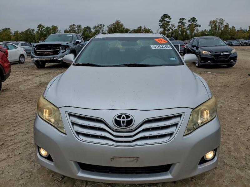 4T1BF3EKXAU101085 - 2010 TOYOTA CAMRY BASE Argent photo 5