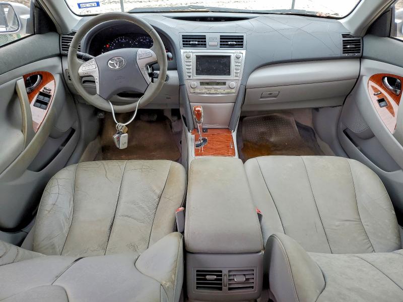 4T1BF3EKXAU101085 - 2010 TOYOTA CAMRY BASE Argent photo 8