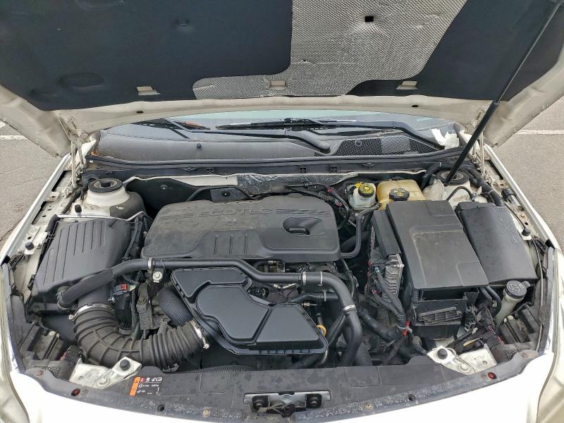 2G4GR5EK0C9156122 - 2012 BUICK REGAL WHITE photo 11