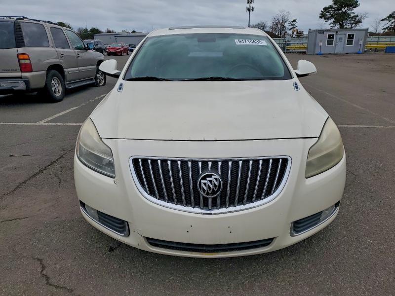 2G4GR5EK0C9156122 - 2012 BUICK REGAL WHITE photo 5