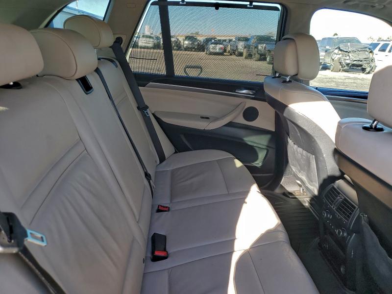 5UXZV4C52CL990450 - 2012 BMW X5 XDRIVE35I أبيض صورة 11
