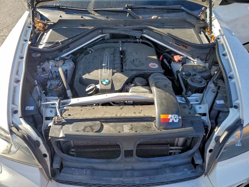 5UXZV4C52CL990450 - 2012 BMW X5 XDRIVE35I أبيض صورة 12