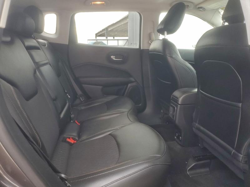 3C4NJCBB4KT726341 - 2019 JEEP COMPASS LATITUDE 灰色 照片 11