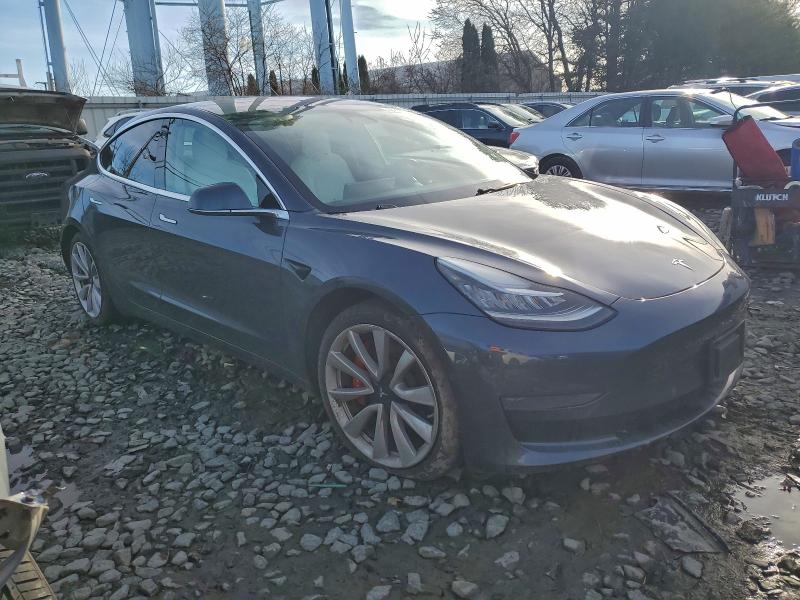 5YJ3E1EB1JF171227 - 2018 TESLA MODEL 3 Сірий фото 4