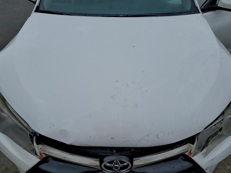 4T1BF1FK2HU424785 - 2017 TOYOTA CAMRY LE Blanc photo 11