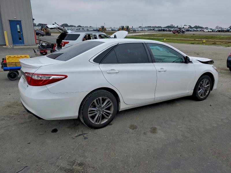 4T1BF1FK2HU424785 - 2017 TOYOTA CAMRY LE Blanc photo 3