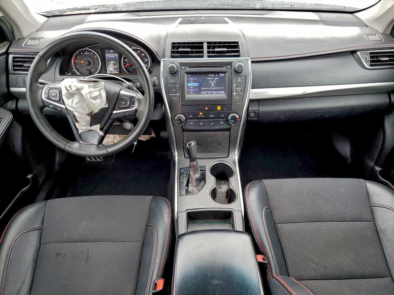 4T1BF1FK2HU424785 - 2017 TOYOTA CAMRY LE Blanc photo 8