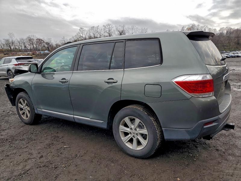 5TDBK3EH8DS244551 - 2013 TOYOTA HIGHLANDER BASE Зеленый фото 2