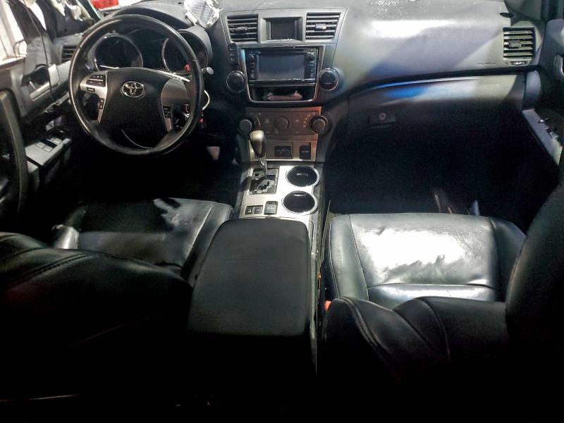 5TDBK3EH4DS265929 - 2013 TOYOTA HIGHLANDER BASE Մոխրագույն լուսանկար 8