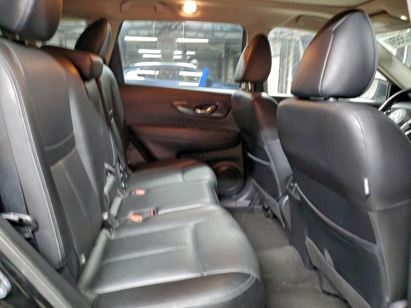 JN8AT2MT0JW490664 - 2018 NISSAN ROGUE S შავი ფოტო 11