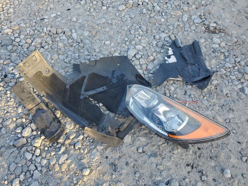 1G11B5SA1GF138311 - 2016 CHEVROLET MALIBU LIM LS Argent photo 12