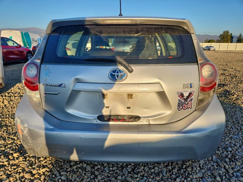 JTDKDTB35C1518853 - 2012 TOYOTA PRIUS C 银色 照片 6