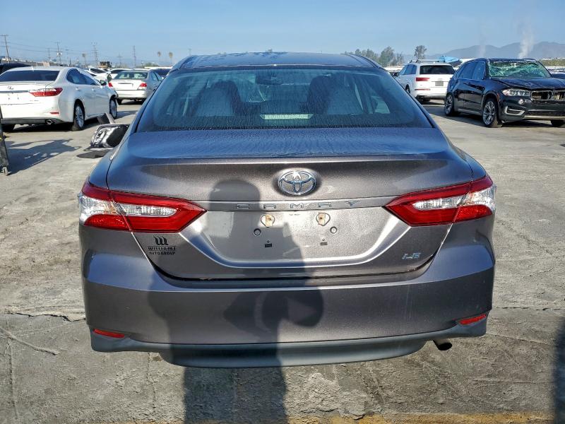 4T1B11HK2JU641674 - 2018 TOYOTA CAMRY L Сұр фото 6