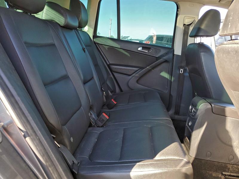 WVGAV7AX7CW004098 - 2012 VOLKSWAGEN TIGUAN S 灰色 照片 11