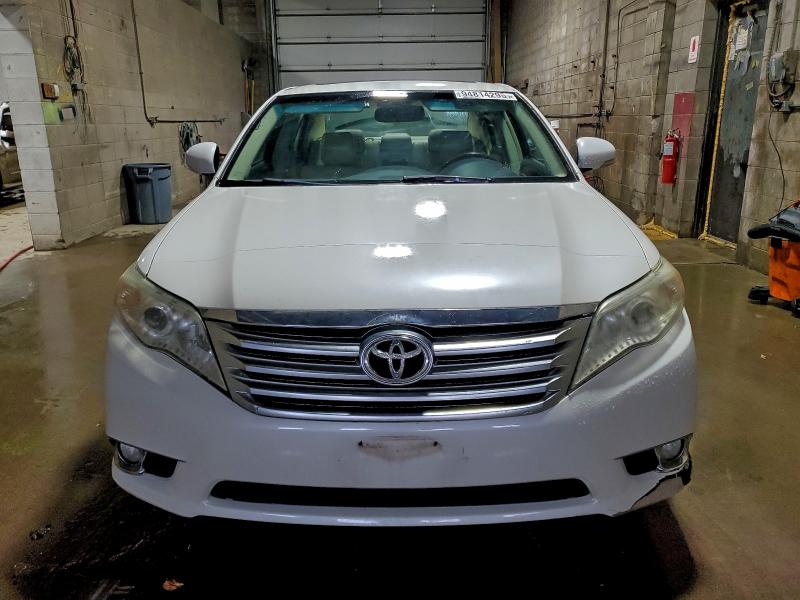 4T1BK3DB1BU415433 - 2011 TOYOTA AVALON BASE 白色 照片 5