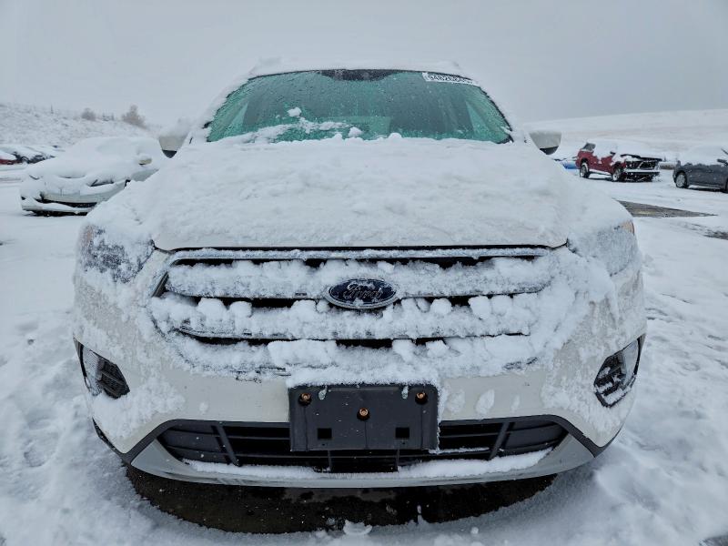 1FMCU9G91HUD32846 - 2017 FORD ESCAPE SE WHITE photo 5