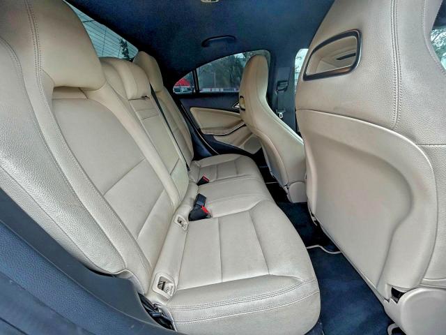 WDDSJ4EB6JN533472 - 2018 MERCEDES-BENZ CLA 250 白色 照片 6