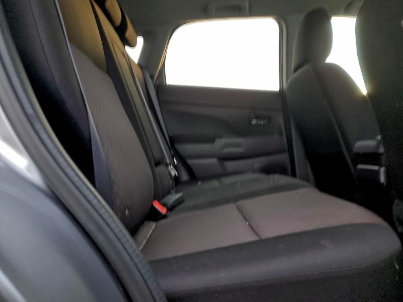 JA4AR3AU5JU005728 - 2018 MITSUBISHI OUTLANDER ES GRAY photo 11