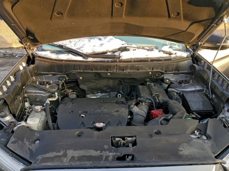 JA4AR3AU5JU005728 - 2018 MITSUBISHI OUTLANDER ES GRAY photo 12