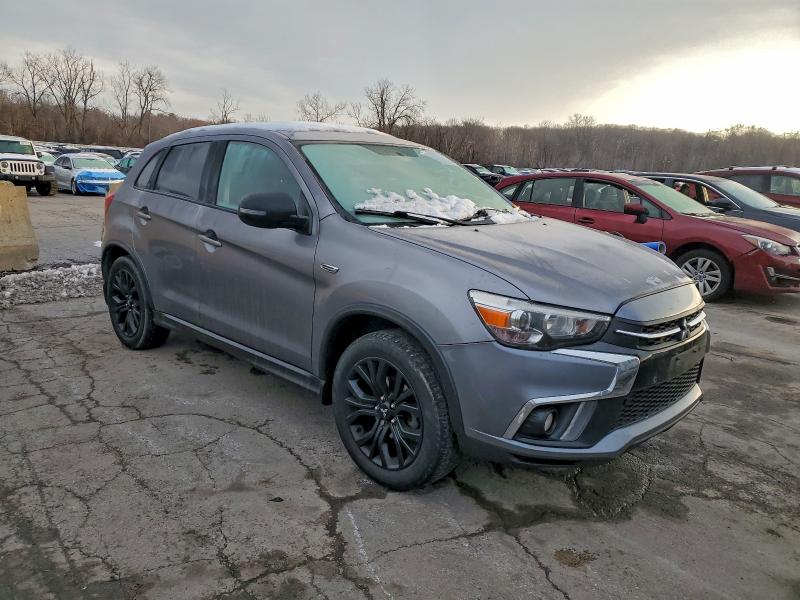 JA4AR3AU5JU005728 - 2018 MITSUBISHI OUTLANDER ES GRAY photo 4