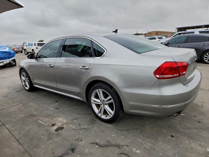 1VWCM7A38CC082109 - 2012 VOLKSWAGEN PASSAT SEL 银色 照片 2
