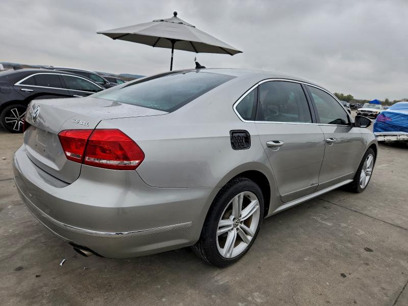 1VWCM7A38CC082109 - 2012 VOLKSWAGEN PASSAT SEL 银色 照片 3