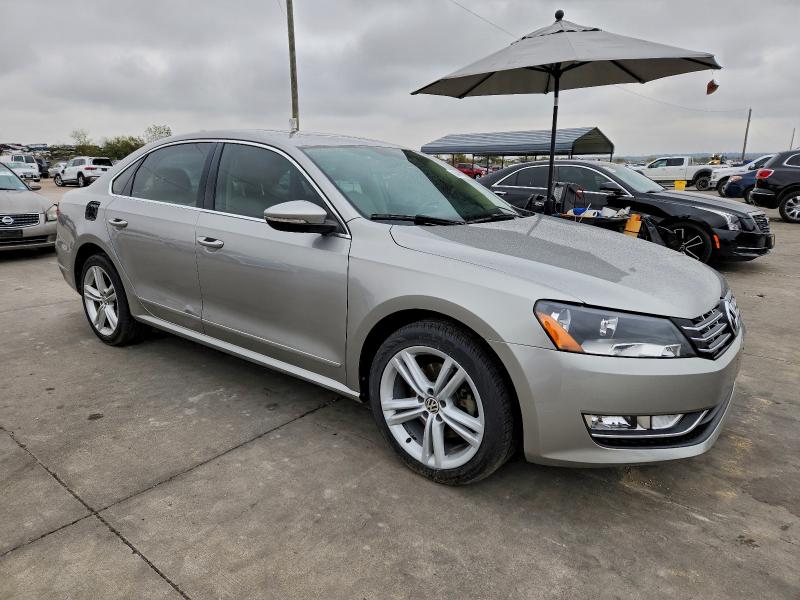 1VWCM7A38CC082109 - 2012 VOLKSWAGEN PASSAT SEL 银色 照片 4