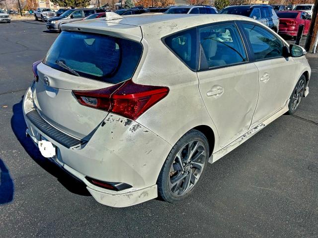 JTNKARJE5JJ558292 - 2018 TOYOTA COROLLA IM WHITE photo 4