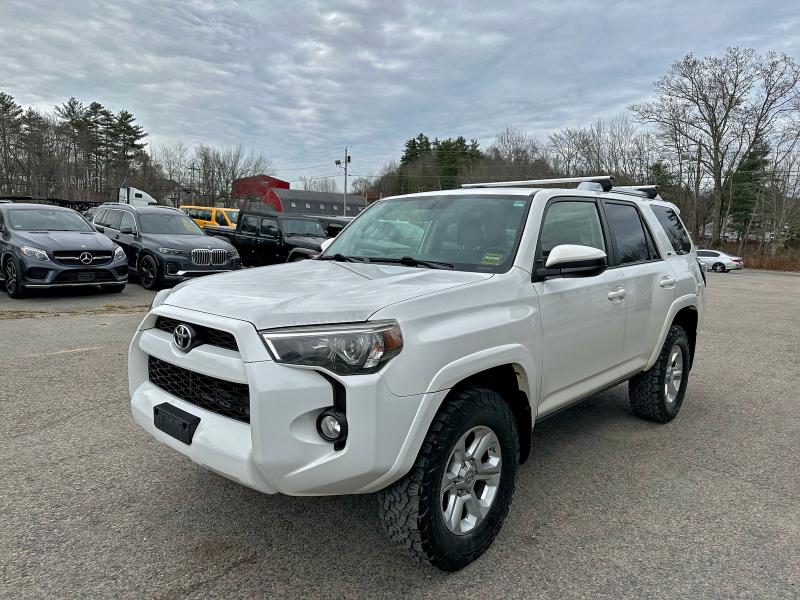 JTEBU5JR5J5558076 - 2018 TOYOTA 4RUNNER SR5/SR5 PREMIUM WHITE photo 2